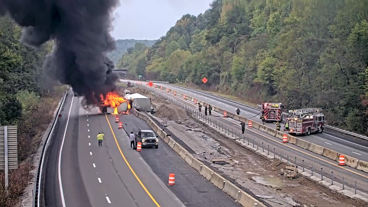 サンブリッジ社 OUTER LIMITS & VIOLENT COLLISION Overturned semi truck seen engulfed in flames on North I-75 in